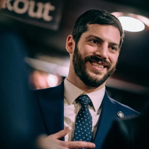 KI als Wahlkampfwaffe: Bores’ Umfeld greift Nadler im Vorwahl-Endspurt an