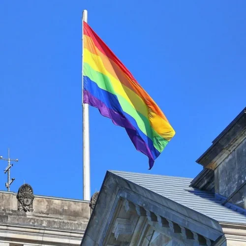 Regenbogenflagge doch am Reichstag: Klöckner erlaubt „parlamentarischen“ Anlass