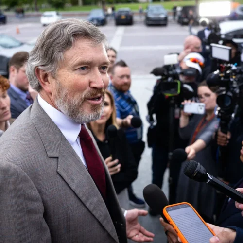 Massie bleibt gelassen: Trotz Niederlage von Cassidy setzt er auf Druck im GOP-Ringen