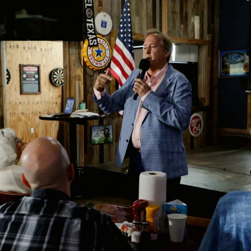 Trump stellt sich vor Ken Paxton im Texas-Senatsduell gegen John Cornyn