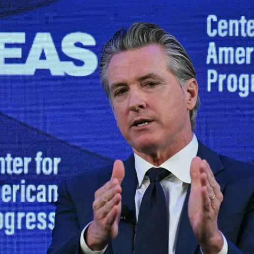 Newsom fordert Neuaufstellung von Wirtschaft und Steuern für KI-Zeiten