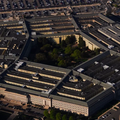 New York Times klagt erneut: Pentagon schränkt Reporter ohne Eskorte ein