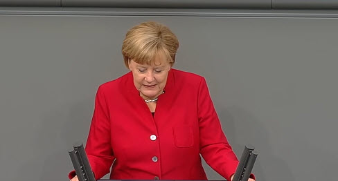 Merkel verteidigt Flüchtlingspolitik im Bundestag