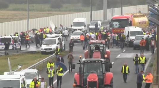Chaos in Calais: Heftige Proteste gegen Flüchtlingslager in Frankreich