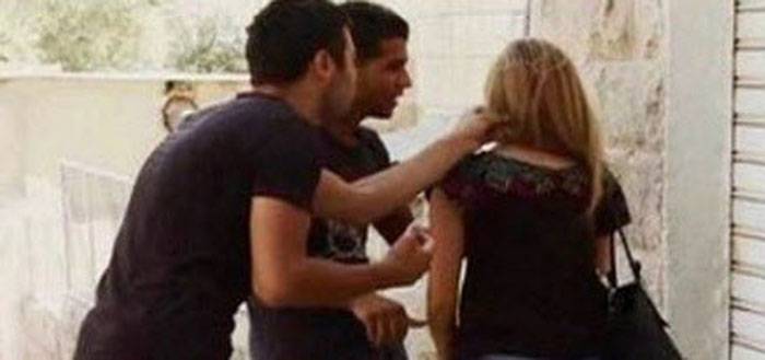 Schwerin: Gruppe arabischer Teenies bedrängt eine junge Frau und attackiert einen hinzueilenden Helfer