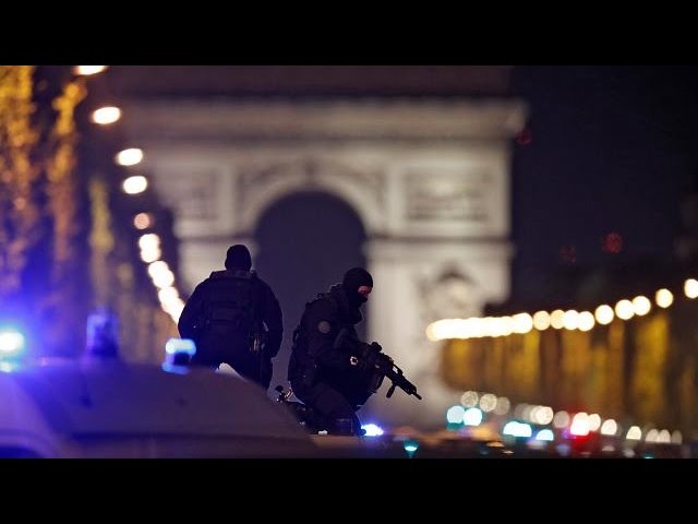 Tödlicher Angriff auf Polizisten in Paris – Identität des Attentäters geklärt