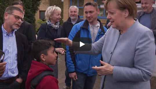 Besuch bei Flüchtlingen: Wann hat man Merkel zuletzt so glücklich gesehen?