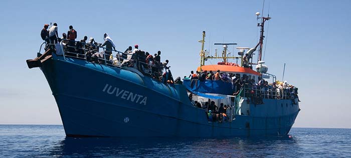 Italienische Küstenwache fängt deutsches NGO-Schiff vor Küste Lampedusa ab