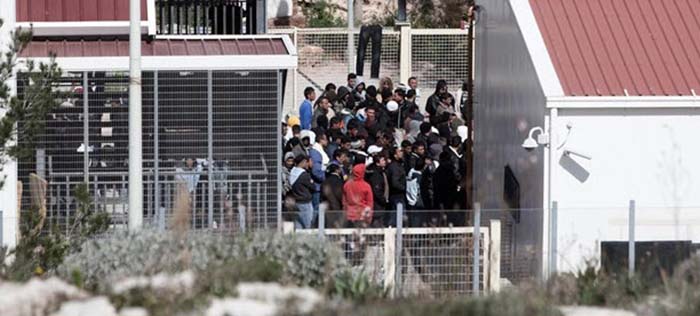 Chaos und Gewalt auf Lampedusa: Bürgermeister fordert Schließung der Flüchtlingseinrichtung