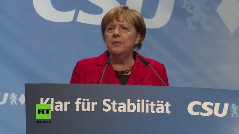 Rosenheim: Merkel erklärt unter lautstarkem Protest, wie sie die innere Sicherheit verbessern will