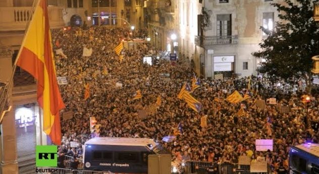 Barcelona: Tausende Katalanen protestieren gegen brutale Polizeigewalt