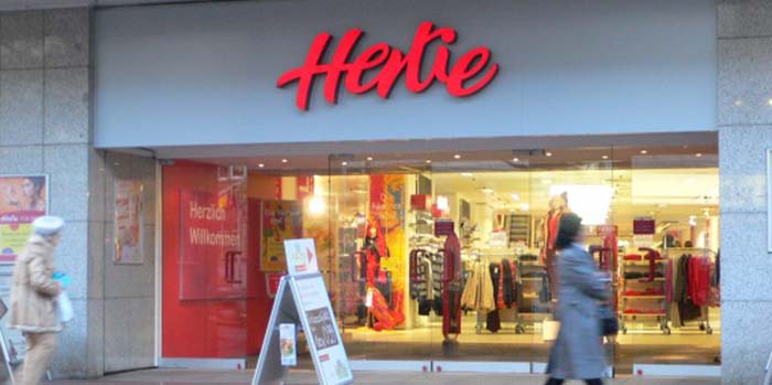 Abstruse Vorwürfe gegen Hertie wegen angeblichen Nazi-Zahlencode – und das Unternehmen knickt auch noch ein