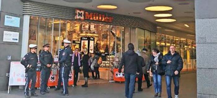 Ladendiebstahl – Türkinnen verprügelt: Polizei-Schutz für Müller-Filiale