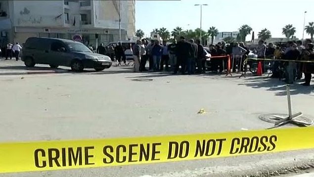 Tunis: Islamist attackiert 2 Polizisten