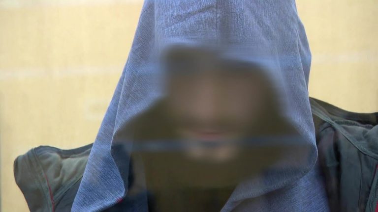 Islamist Muhammed Hamdi zog seine vollverschleierte Frau wie einen Hund an Kette durch Wuppertal