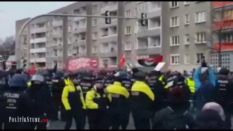 Linke in Dessau: „Nie wieder Deutschland“ – Polizisten mit Böllern und Flaschen beworfen