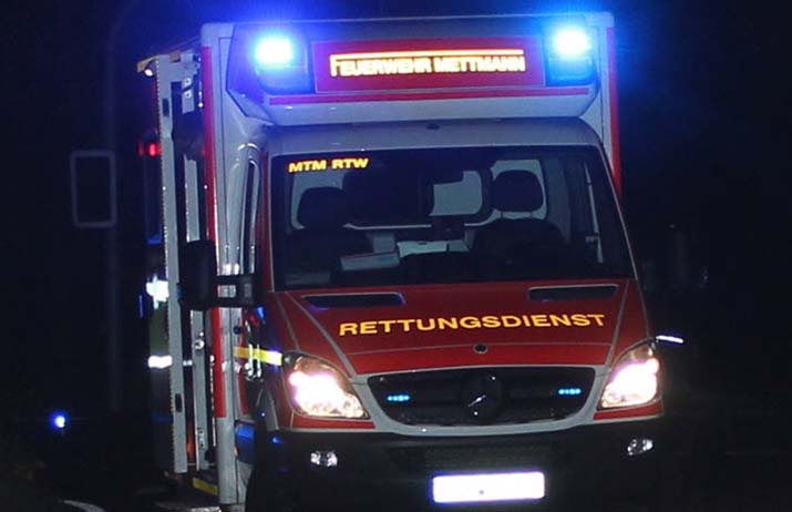 Rettungswagen mit Patientin von Mob gestoppt – und Messeropfer reingesetzt