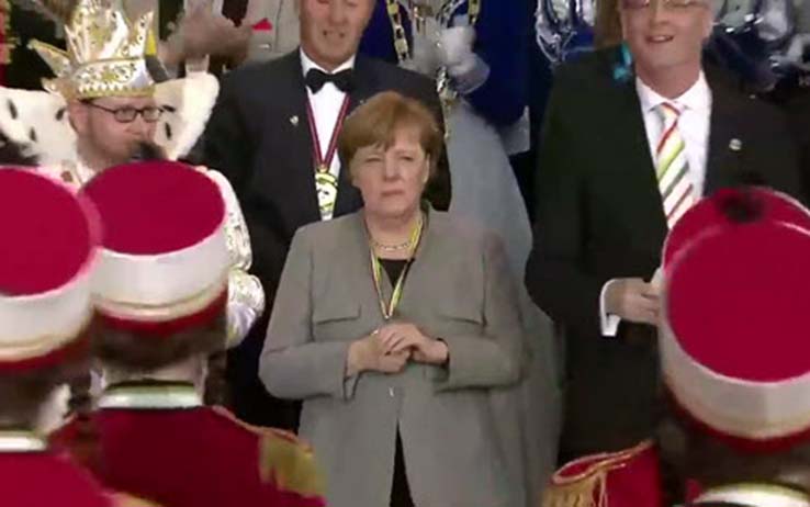 Wie sehr hasst Merkel unsere Traditionen?  – Schaut in das Gesicht der Kanzlerin