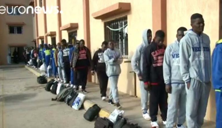 Libyen fliegt 250 Afrikaner in ihre Heimatländer aus