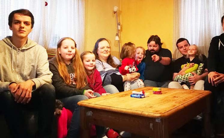 In einem Land, in dem wir gut leben: Elfköpfige deutsche Familie droht Obdachlosigkeit