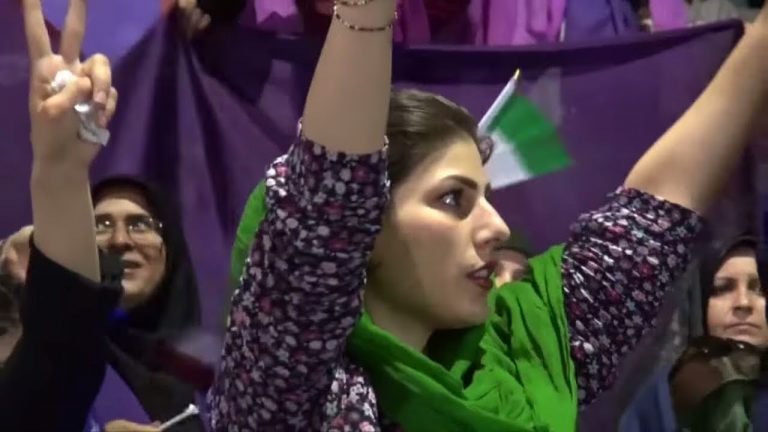 Ajatollahs in der Defensive: Immer mehr Iranerinnen gegen Kopftuchzwang