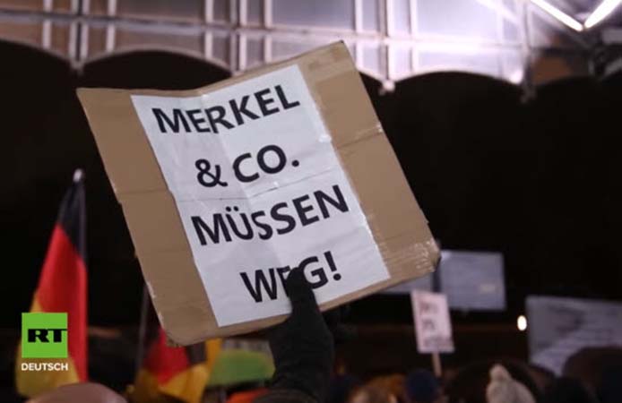 Hamburg: „Abschieben, abschieben!“ – Faschisten der Antifa und Merkel-Gegner demonstrieren erneut