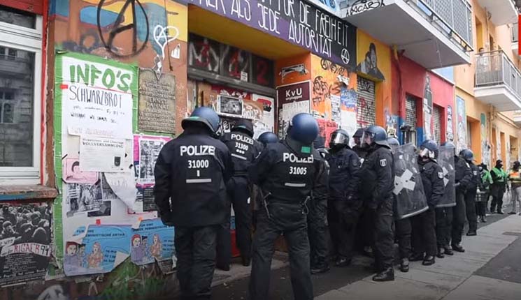 Berlin: 350 Polizisten im Einsatz um einen linken Gewalttäter festzunehmen