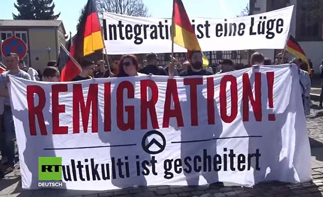 Bürgeraufstand gegen Überfremdung: AfD-Anhänger und Gegner protestieren in Kandel