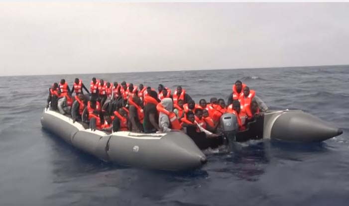 NGOs empört: Italienisches Schiff bringt Migranten nach Libyen zurück
