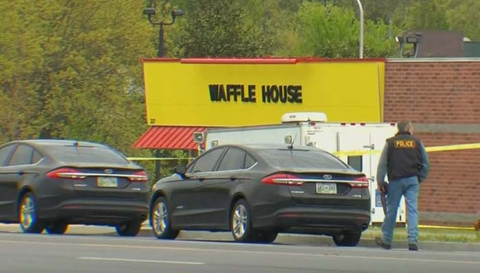 Nashville: Nackter Killer eröffnet Feuer in einem Waffel-Restaurant