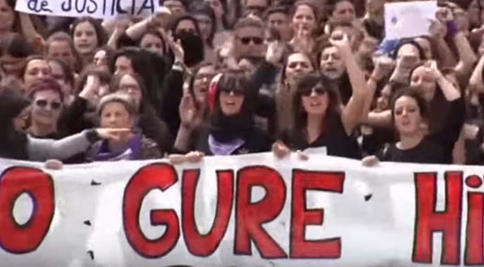 Gruppenvergewaltigung in Pamplona: Tausende Menschen protestieren gegen Gerichtsurteil