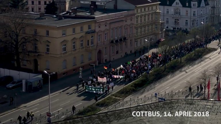 Cottbus: Demo gegen Flüchtlingspolitik – „Macht die Grenzen dicht“ – „Merkel muss weg“