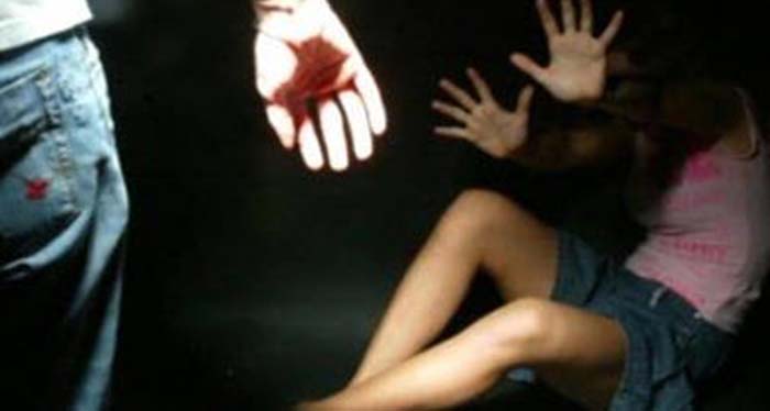 Dingolfing: Frau auf offener Straße vergewaltigt