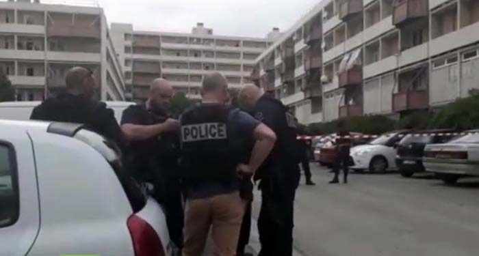 Nach wilder Schießerei mit Kalaschnikows am helllichten Tag in Marseille – Polizei sperrt Gebiet ab