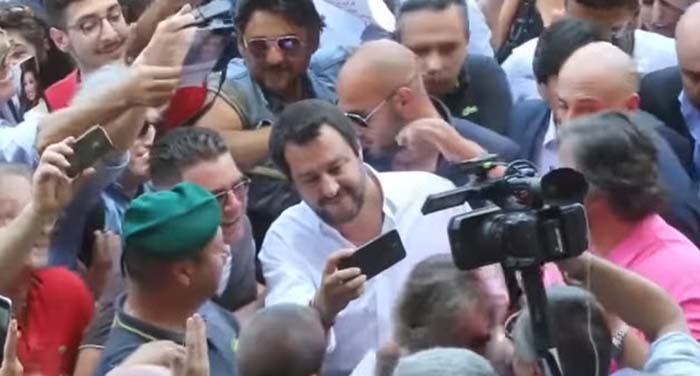 „Geschlossene italienische Häfen“: Salvinis Popularität steigt