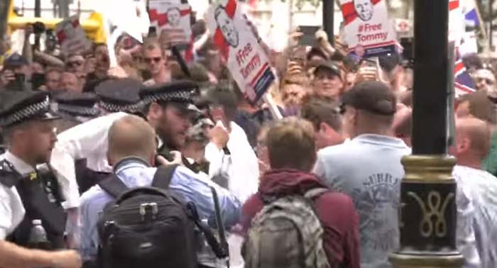 London: Tausende demonstrieren für Freilassung von Islamkritiker Tommy Robinson