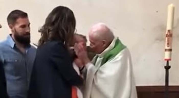 UNFASSBAR: Priester schlägt weinendes Baby während der Taufe