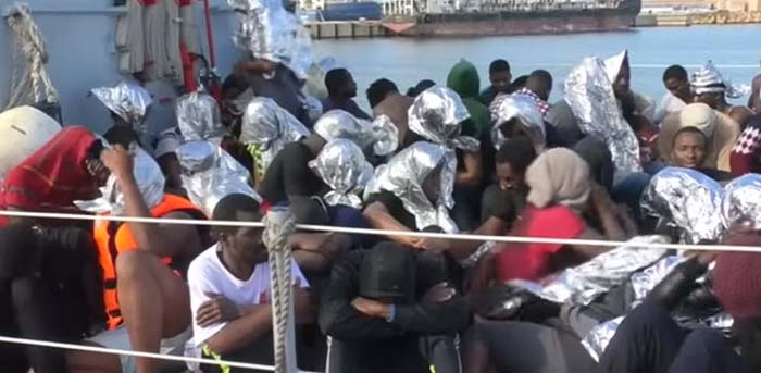 „Bootsmigranten“ wollen nicht nach Tunesien: Viel Geld an Schlepper bezahlt, um nach Europa gebracht zu werden