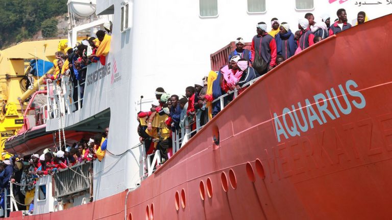 Es dürfen weiter Migranten geschleppt werden: Malta lässt Aquarius-Schiff mit 141 Afrikanern anlanden