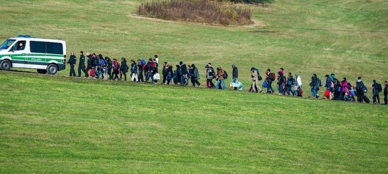 Catch me, if you can? Schuster (CDU): Rückführungen auf 30-Kilometer-Korridor hinter Grenze ausweiten