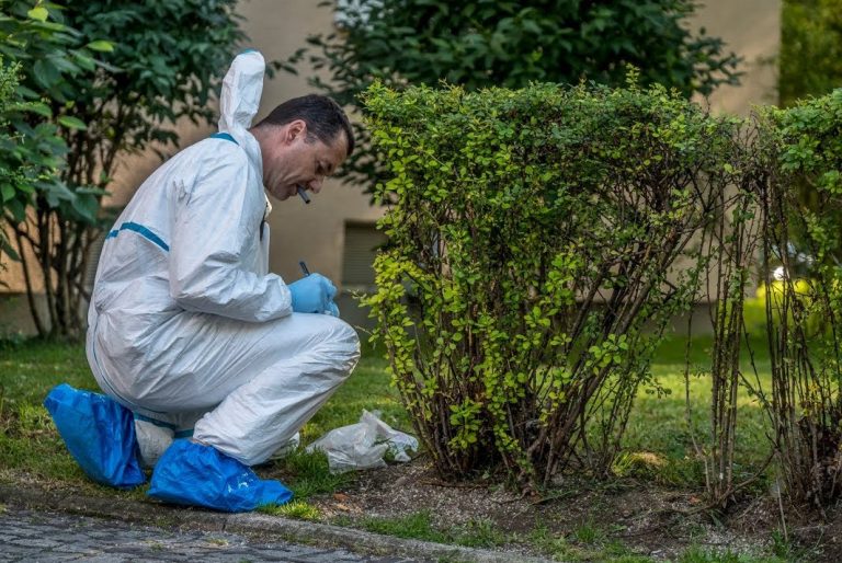Messerattacke in München: Frau stirbt, Täter auf der Flucht