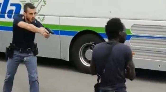 Italien: Afrikaner bedroht Passanten mit einem Messer – Festnahme