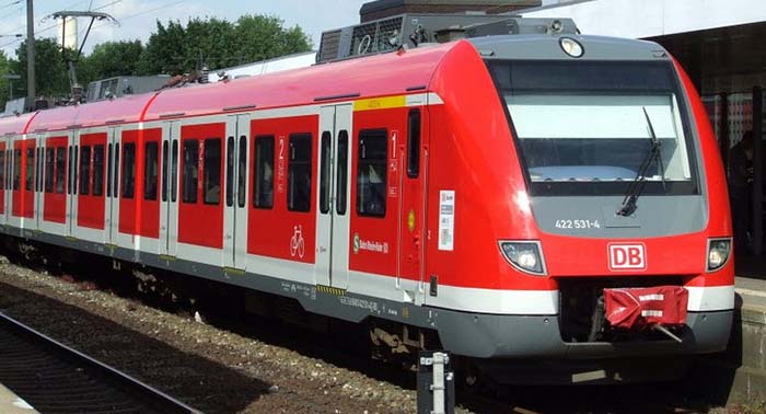 „Einmann“ aus aggressiver Männer-Gruppe – Berka/Thüringen: 13-Jährige während Zugfahrt sexuell missbraucht