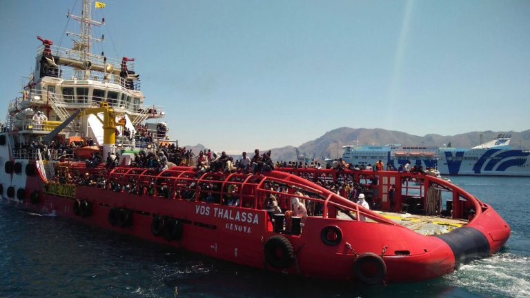 Nach „Rettung“ im Mittelmeer: Migranten revoltierten auf der „Vos Thalassa“ und bedrohten Schiffscrew