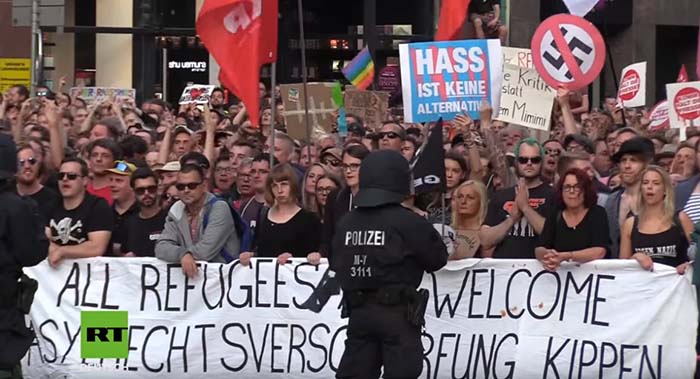 Hamburg: Linksfaschisten bewarfen Polizei mit Eiern und Steinen