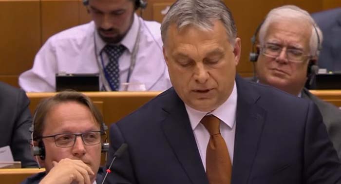 Viktor Orbán stellt sich Kritik im EU-Parlament