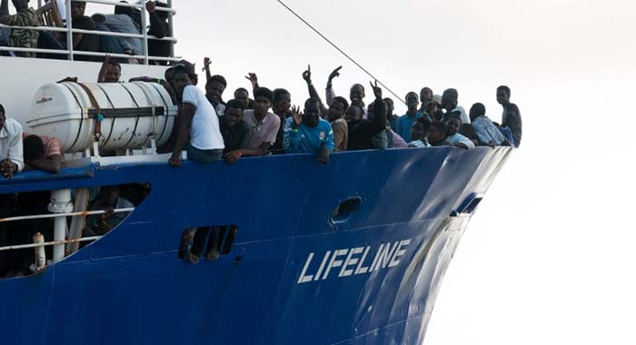 Unfassbar! „Mission Lifeline“ will Migranten per Charterflug von Lesbos nach Berlin einfliegen