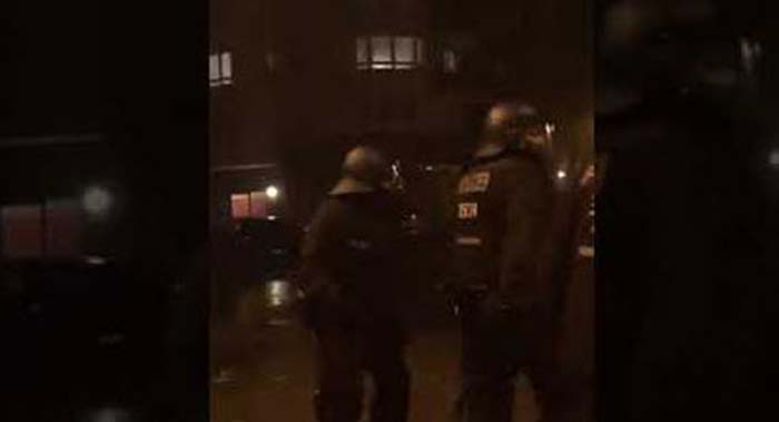 Silvester im linksversifften Berlin: Natürlich nicht ohne Polizei