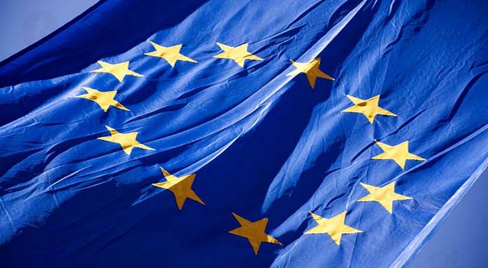 Künftig bis zu drei Jahre Haft für die Beschädigung oder Zerstörung einer EU-Flagge