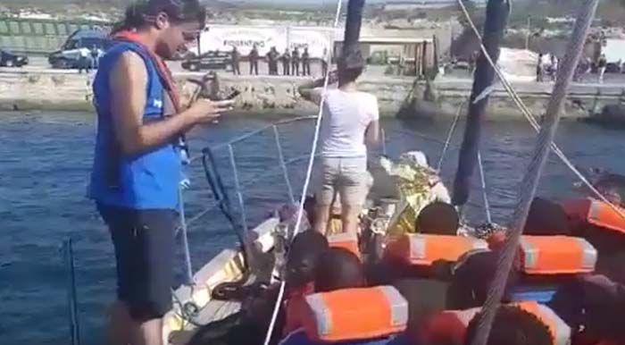 Schlepperschiff „Alex“ legt trotz Verbot in Lampedusa an